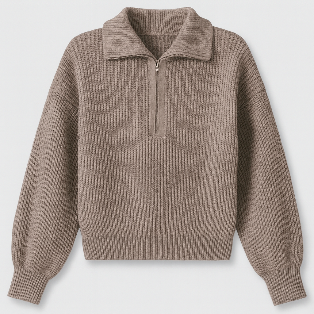 Studioaufnahme eines braunen Strickpullovers mit halbem Reißverschluss und Ballonärmeln, flach vor hellem Hintergrund präsentiert.