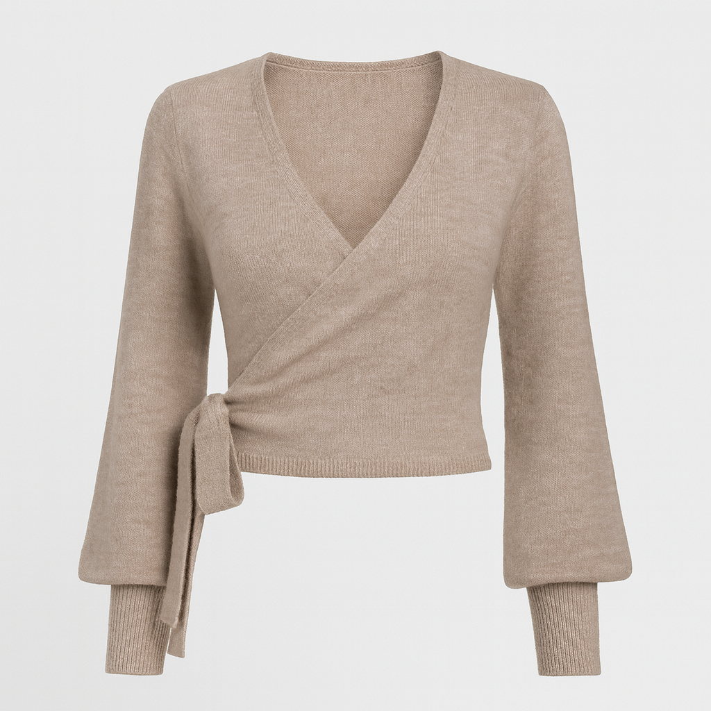 Beigefarbener Strick-Wickelpullover mit V-Ausschnitt, seitlicher Schleife und langen ausgestellten Ärmeln.